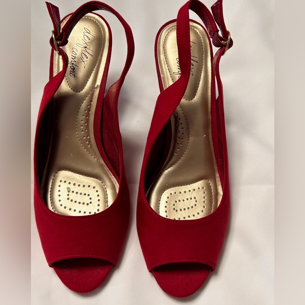Size 9, Desflex  confort red sandals
